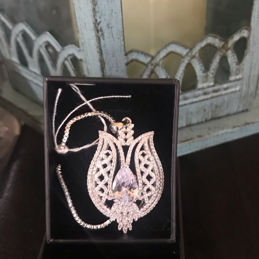 New Sterling silver tulip necklace